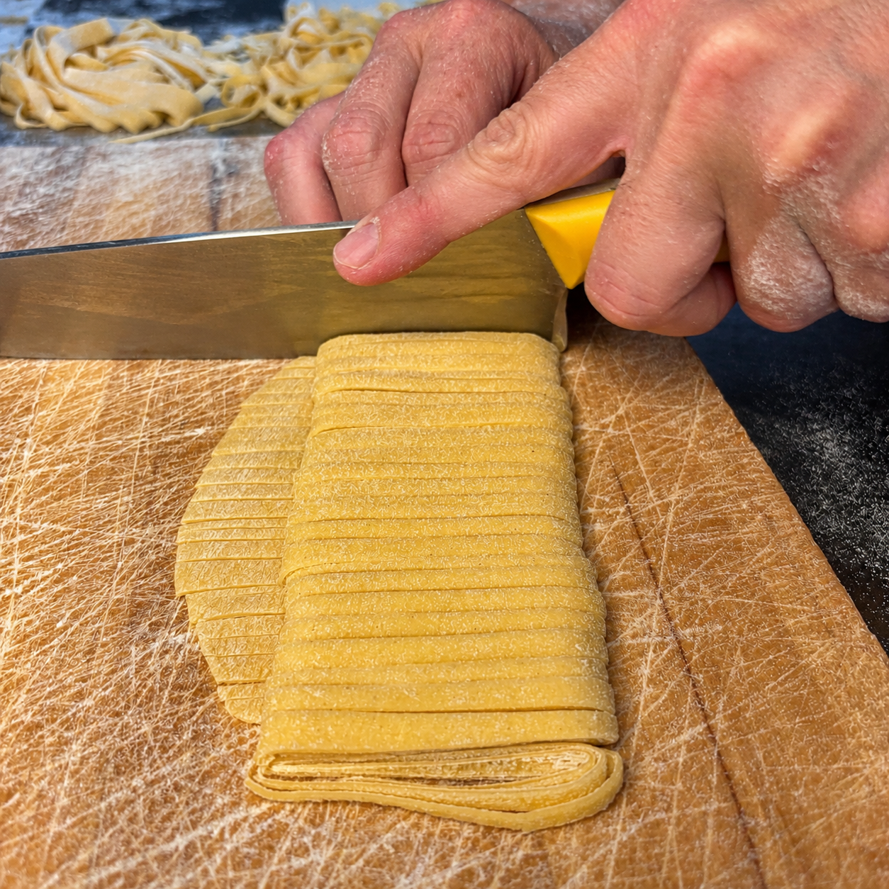 Elaboración de pasta fresca artesana en Fábrica Nómada Almerimar